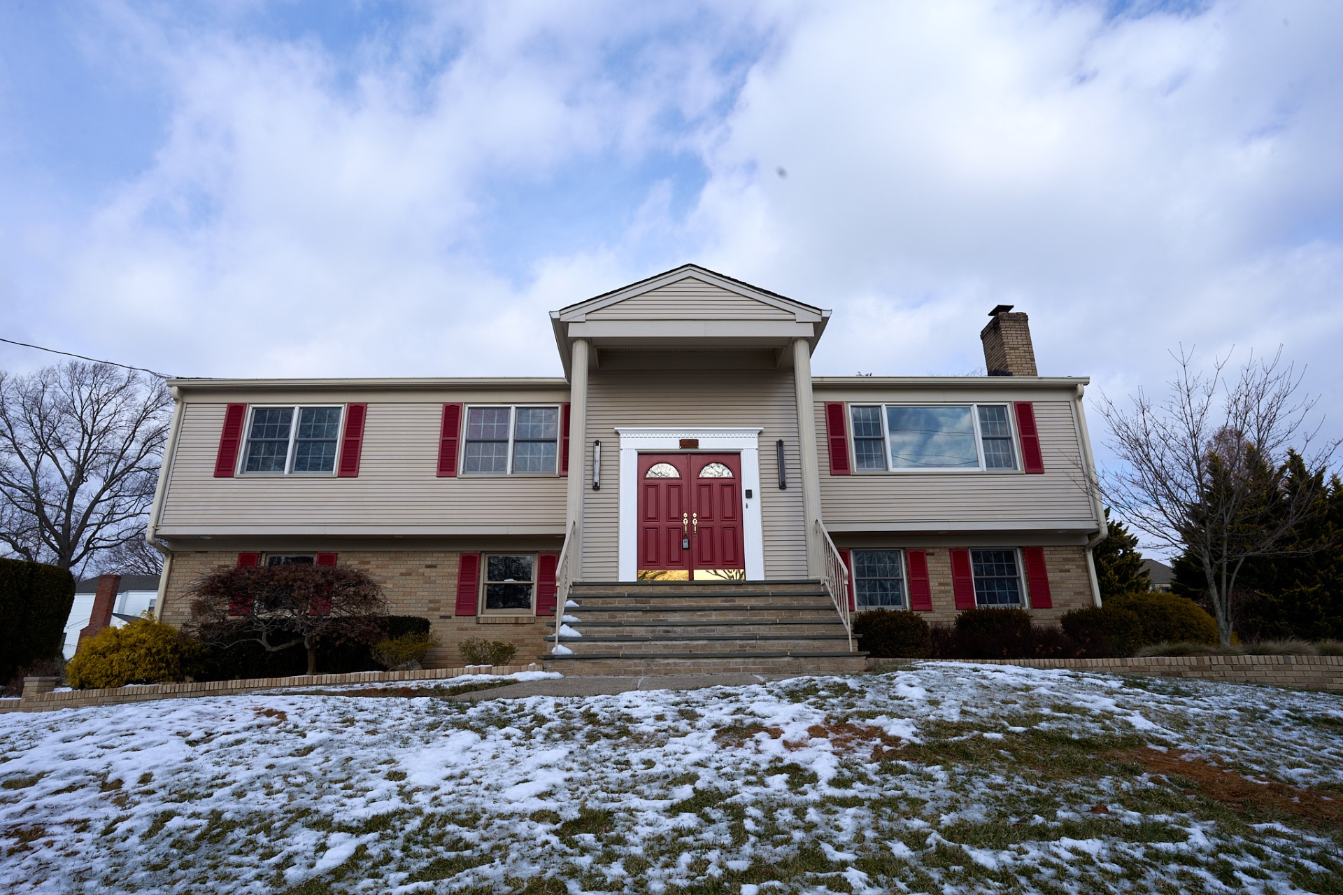 Front exterior of 850 Ridgewood Avenue